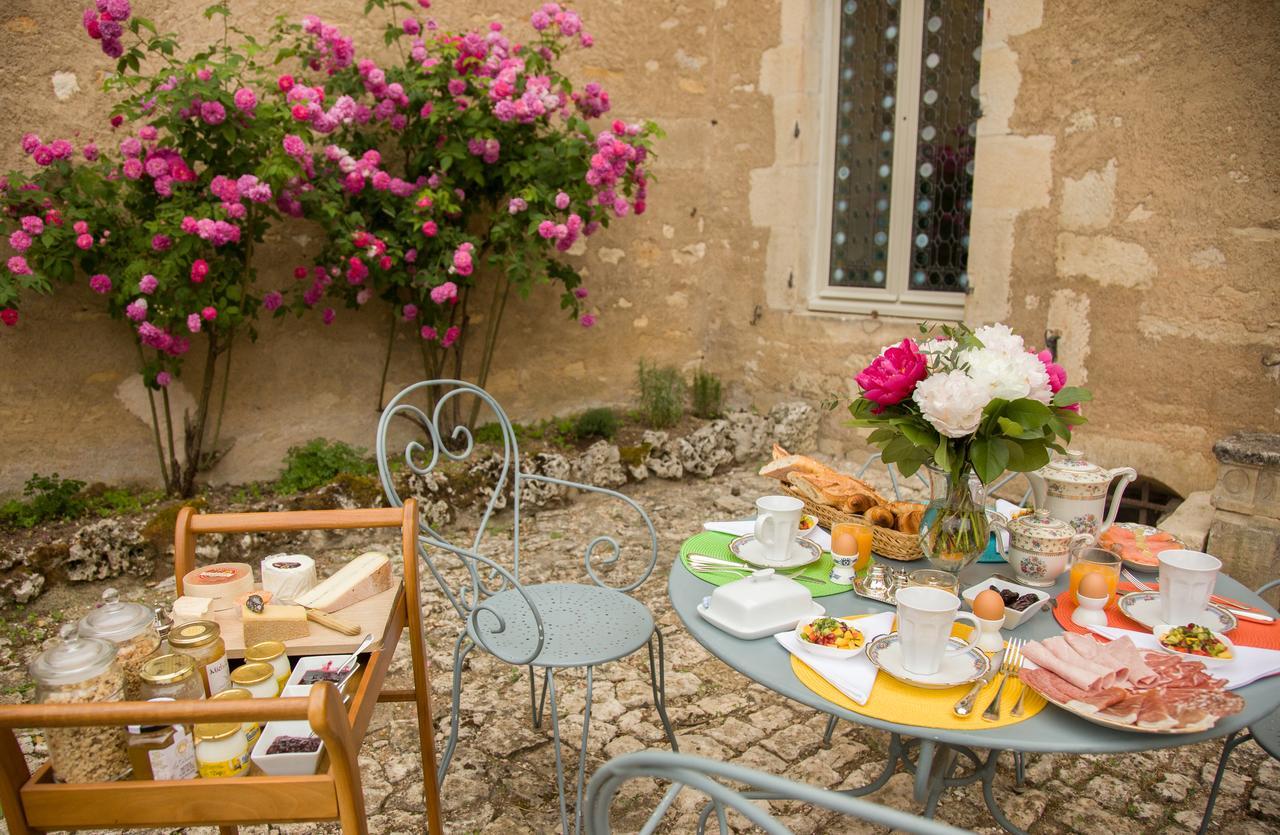 Hotel Le Prieure Noyers-sur-Serein Zewnętrze zdjęcie