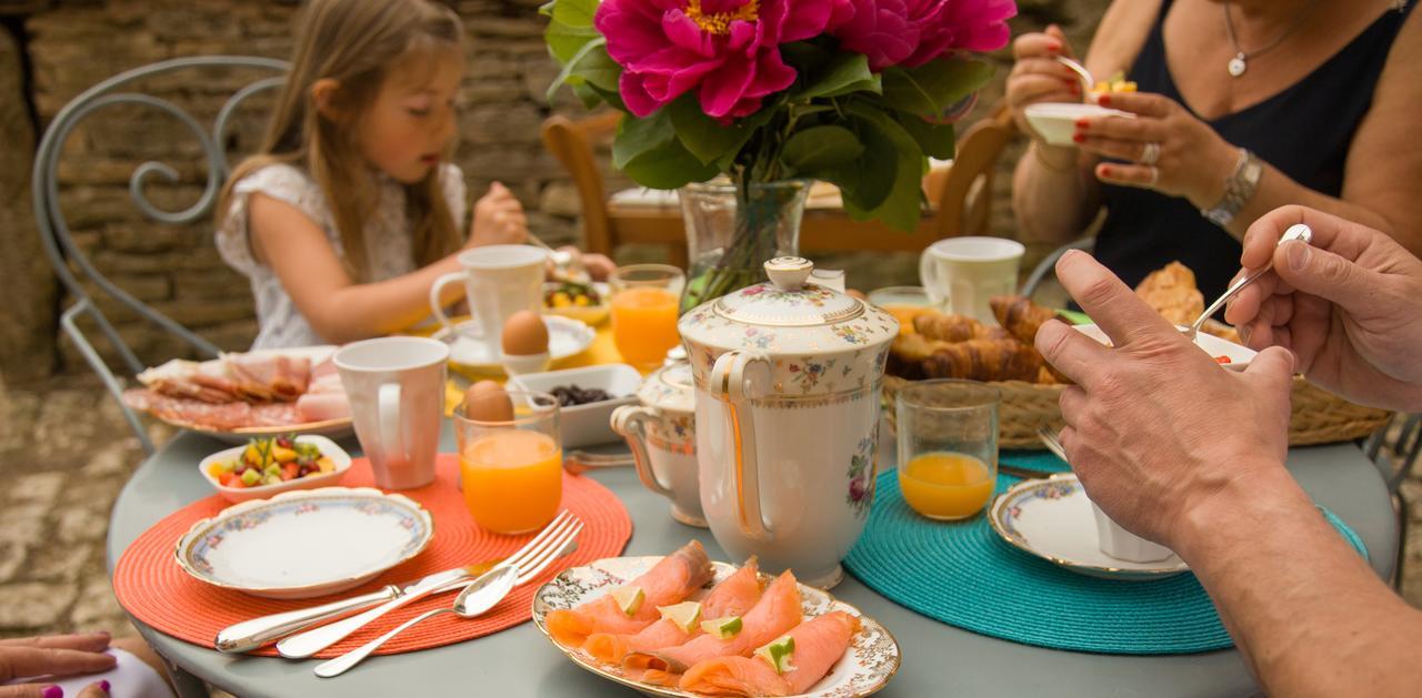 Hotel Le Prieure Noyers-sur-Serein Zewnętrze zdjęcie